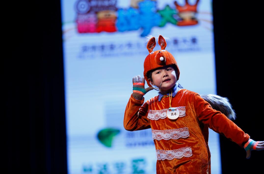 決賽現場低齡組十強選手官雨彤現場講故事